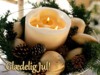 Hyggeligt julekort med levende lys og varm julestemning. Tilføj din personlige julehilsen og send kortet gratis online.